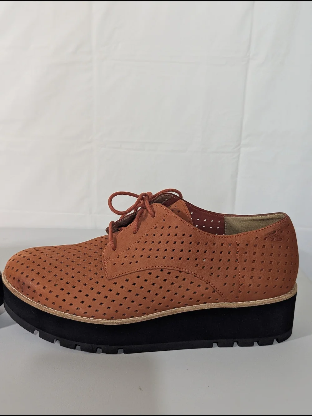 Eileen Fisher Perforated Leather Platform Oxfords Women’s Size 9 Cognac Lace Up